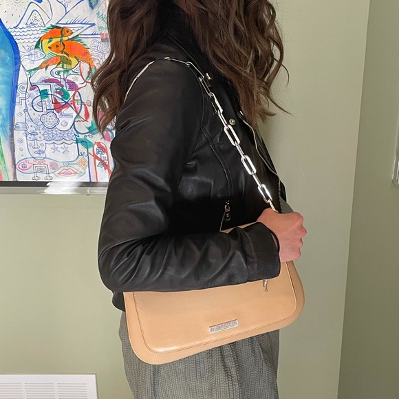 Gucci Shoulder Bag - Picture 8 of 9